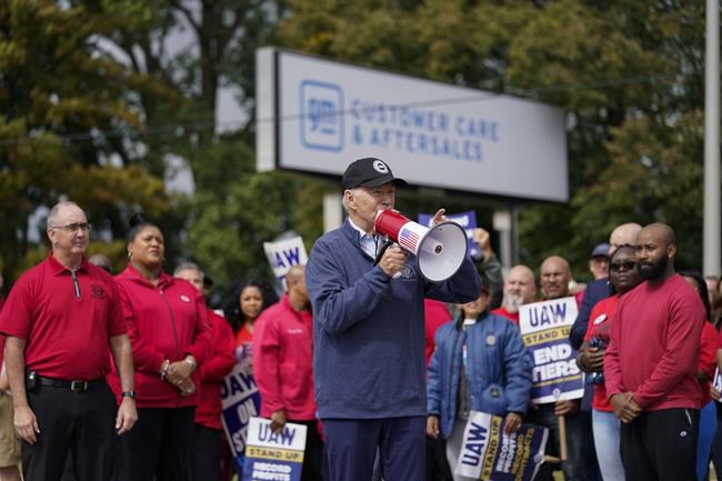 Biden urges striking auto workers to "stick with it" in picket line visit unparalleled in history | iNFOnews.ca