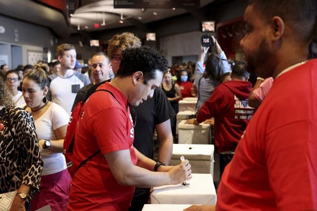Las Vegas hospitality workers overwhelmingly permit union to call strike against hotels, casinos | iNFOnews.ca
