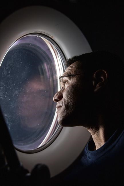 Three astronauts return to Earth after a year in space. NASA's Frank Rubio sets US space record | iNFOnews.ca