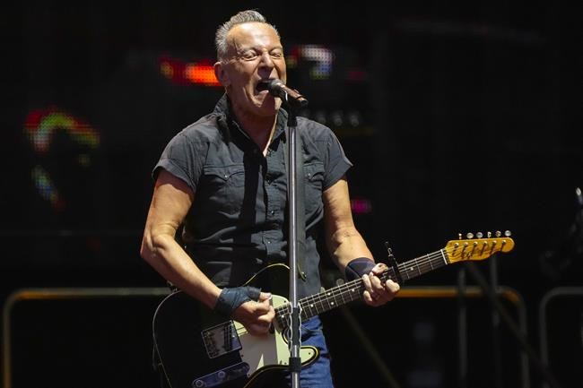 Bruce Springsteen postpones all 2023 tour dates until 2024 as he recovers from peptic ulcer disease | iNFOnews.ca