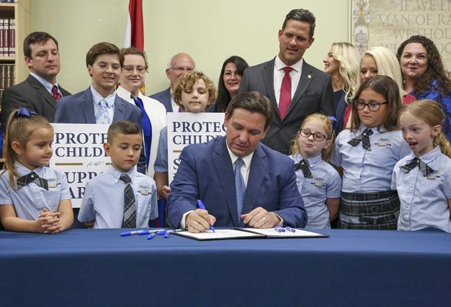 Florida school district orders removal of all books with gay characters before slightly backing off | iNFOnews.ca Florida school district orders removal of all books with gay characters before slightly backing off | iNFOnews.ca