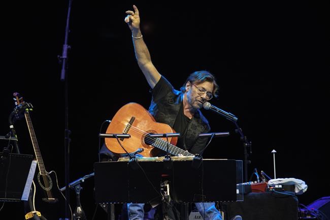 US guitarist Al Di Meola suffers a heart attack on stage in Romania but is now in a stable condition | iNFOnews.ca US guitarist Al Di Meola suffers a heart attack on stage in Romania but is now in a stable condition | iNFOnews.ca