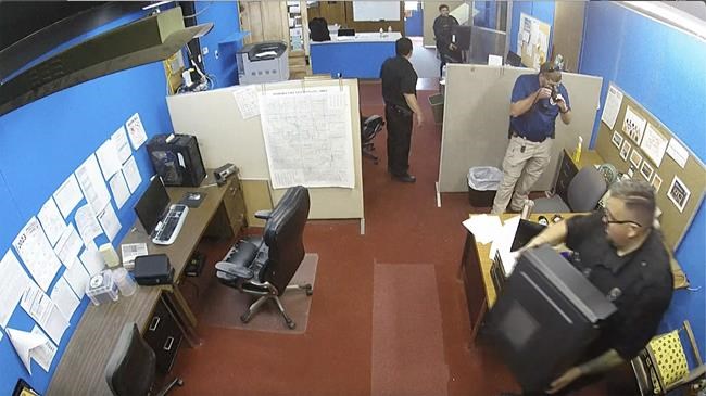 Central Kansas police chief who led raid on small weekly newspaper has resigned, official says | iNFOnews.ca Central Kansas police chief who led raid on small weekly newspaper has resigned, official says | iNFOnews.ca