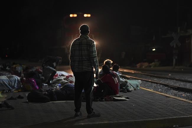 Mexico's president says 10,000 migrants a day head to US border; he blames US sanctions on Cuba | iNFOnews.ca Mexico's president says 10,000 migrants a day head to US border; he blames US sanctions on Cuba | iNFOnews.ca