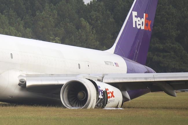 FedEx plane without landing gear skids off runway, but lands safely at Tennessee airport | iNFOnews.ca