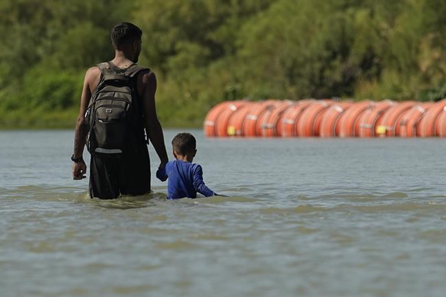 Texas asks appeal judges to let it keep floating barrier in place on the Rio Grande | iNFOnews.ca