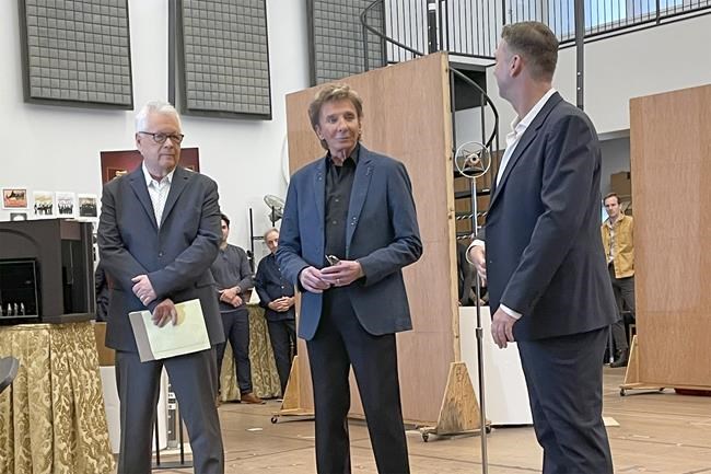 Barry Manilow prepares upcoming Broadway musical 'Harmony,' at long last | iNFOnews.ca Barry Manilow prepares upcoming Broadway musical 'Harmony,' at long last | iNFOnews.ca