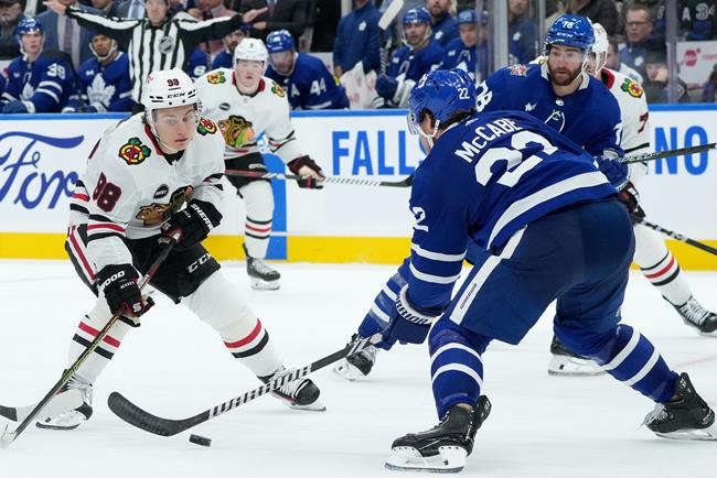 Chicago Blackhawks down Maple Leafs 4-1 in Conner Bedard's Toronto debut | iNFOnews.ca