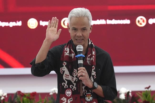Indonesian presidential candidates register for next year's elections as supporters cheer | iNFOnews.ca