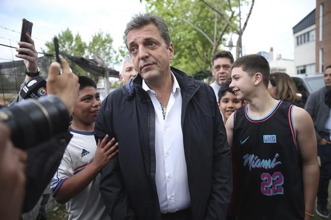 Economy minister surprises by beating populist in first round of Argentina's presidential election | iNFOnews.ca Economy minister surprises by beating populist in first round of Argentina's presidential election | iNFOnews.ca