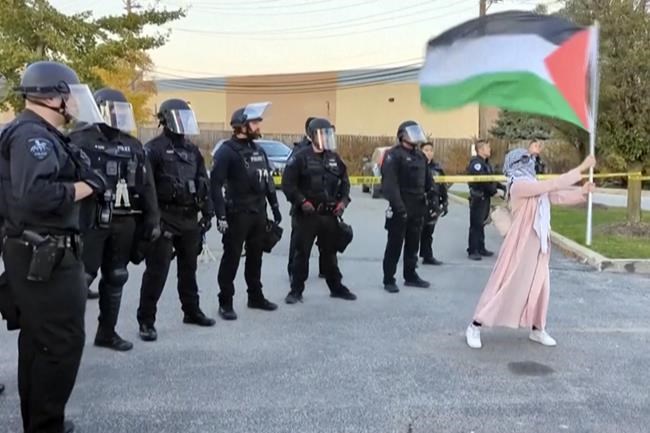 Illinois man who pepper-sprayed pro-Palestinian protesters charged with hate crimes, authorities say | iNFOnews.ca