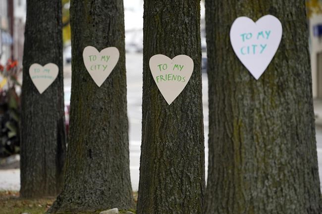 Maine's close-knit deaf community is grieving in the wake of shootings that killed 4 beloved members | iNFOnews.ca Maine's close-knit deaf community is grieving in the wake of shootings that killed 4 beloved members | iNFOnews.ca