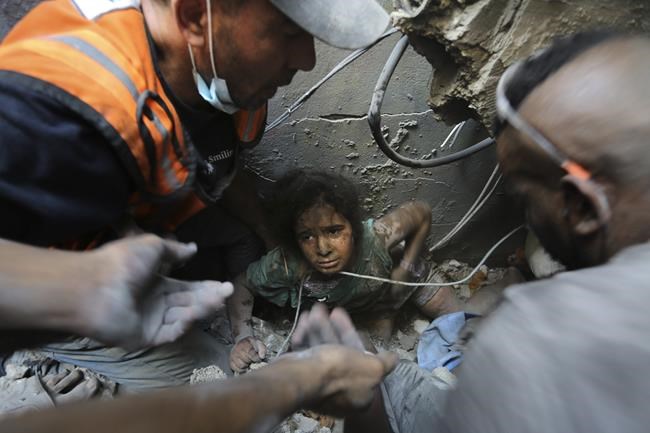 After weeks in besieged Gaza, some foreign nationals and wounded Palestinians are allowed to leave | iNFOnews.ca After weeks in besieged Gaza, some foreign nationals and wounded Palestinians are allowed to leave | iNFOnews.ca