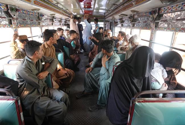 Aid agencies warn of chaotic and desperate scenes among Afghans returning from Pakistan | iNFOnews.ca