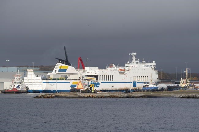 Ferry that ran aground and leaked oil off Sweden's coast is towed back into a harbor | iNFOnews.ca