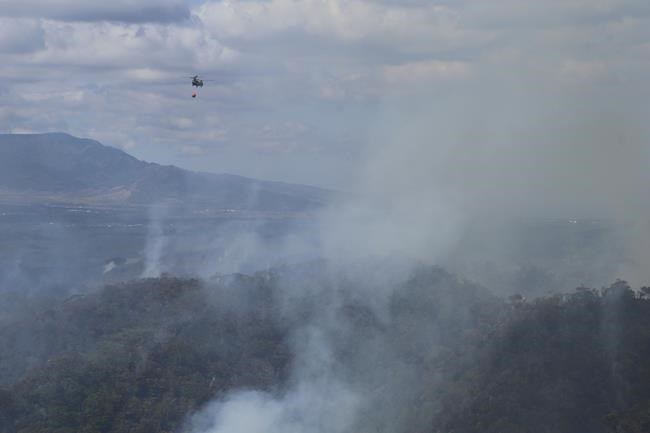 Wildfire in mountainous Central Oahu moves away from towns as Hawaii firefighters continue battle | iNFOnews.ca
