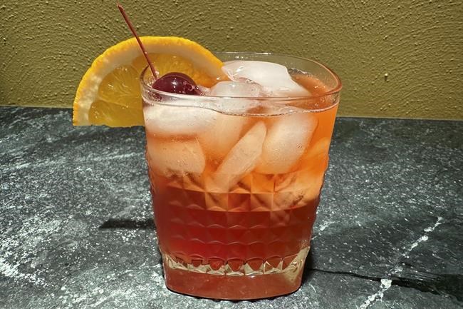 Wisconsin snubs bourbon by elevating brandy old fashioned to state cocktail status | iNFOnews.ca