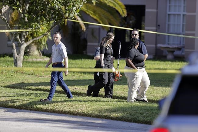 Two Florida deputies seriously injured after they were intentionally struck by a car, sheriff says | iNFOnews.ca