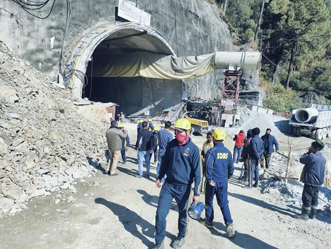 Rescuers dig to reach 40 workers trapped in collapsed road tunnel in north India | iNFOnews.ca