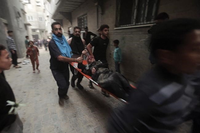 Medics and patients, including babies, stranded as battles rage around Gaza hospitals | iNFOnews.ca