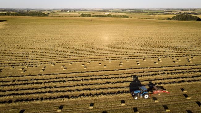 Guilbeault, Poilievre trade barbs over carbon price exemption bill for farmers | iNFOnews.ca Guilbeault, Poilievre trade barbs over carbon price exemption bill for farmers | iNFOnews.ca