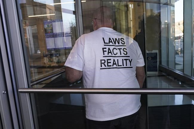 Father of July 4th parade shooting suspect turns himself in to begin jail sentence | iNFOnews.ca