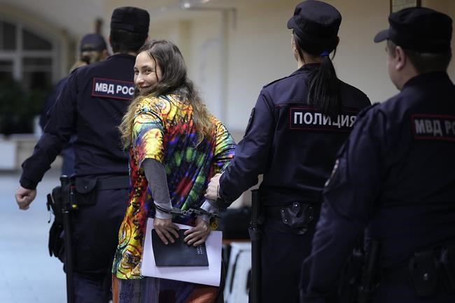 Russian doctors call for release of imprisoned artist who protested Ukraine war | iNFOnews.ca