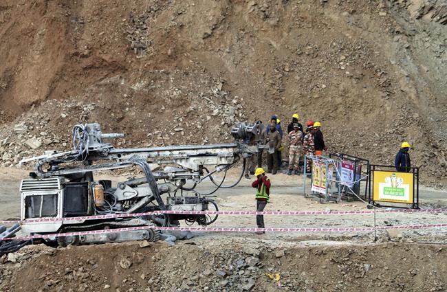 41 workers in India are stuck in a tunnel for an 8th day. Officials consider alternate rescue plans | iNFOnews.ca 41 workers in India are stuck in a tunnel for an 8th day. Officials consider alternate rescue plans | iNFOnews.ca