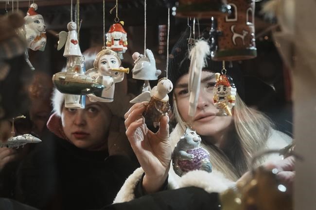 Thrifting, regifting and bargain hunting: The etiquette of gift-giving on a budget | iNFOnews.ca Thrifting, regifting and bargain hunting: The etiquette of gift-giving on a budget | iNFOnews.ca