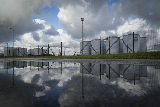 To save the climate, the oil and gas sector must slash planet-warming operations, report says | iNFOnews.ca