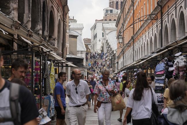 Venice rolls out day-tripper fee to try to regulate mass crowds on peak weekends | iNFOnews.ca Venice rolls out day-tripper fee to try to regulate mass crowds on peak weekends | iNFOnews.ca