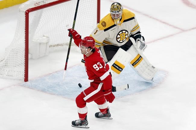 Alex DeBrincat leads Detroit Red Wings past Boston Bruins 5-2 | iNFOnews.ca