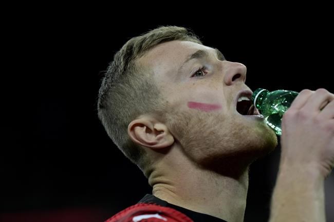 Male soccer players in Italy put red marks on faces in campaign to eliminate violence against women | iNFOnews.ca Male soccer players in Italy put red marks on faces in campaign to eliminate violence against women | iNFOnews.ca