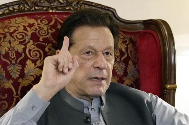A Pakistani court orders public trial for imprisoned ex-premier Khan on charge of revealing secrets | iNFOnews.ca