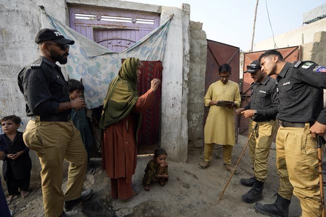 A Pakistani province aims to deport 10,000 Afghans a day | iNFOnews.ca