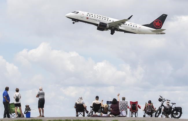 Watchdog flags 'risk of discrimination' in border agency's air traveller targeting | iNFOnews.ca