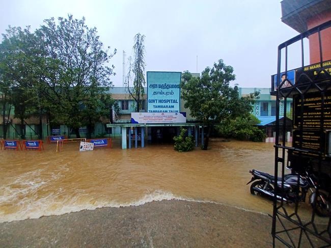 Heavy rains lash India's southern and eastern coasts as a powerful storm closes in | iNFOnews.ca