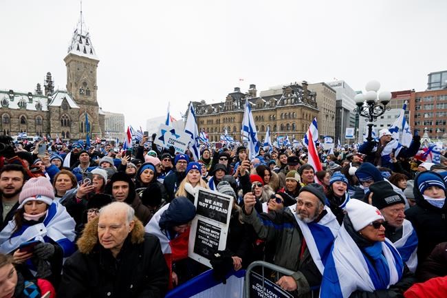 Family of suspected hostage, Jewish groups and MPs rally on Hill against antisemitism | iNFOnews.ca