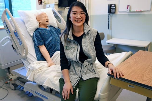 A young nurse suffered cardiac arrest while training on the condition. Fellow nurses saved her life | iNFOnews.ca