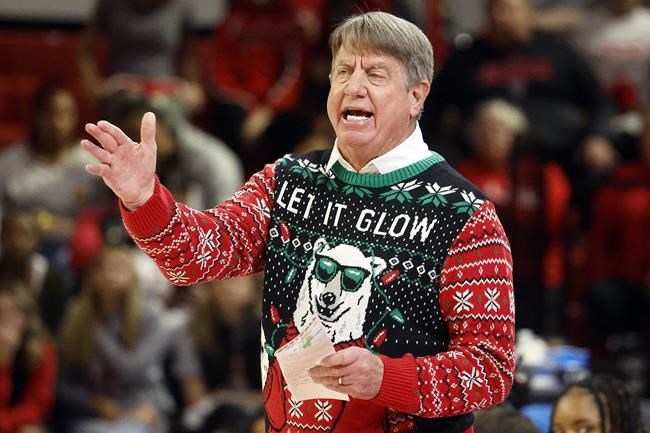 No. 3 NC State vs. Liberty women's game interrupted by leaky roof from heavy rain | iNFOnews.ca No. 3 NC State vs. Liberty women's game interrupted by leaky roof from heavy rain | iNFOnews.ca