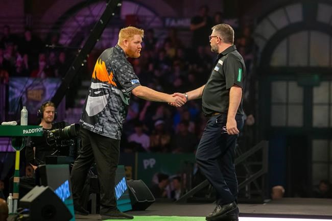 Canadian Matt Campbell scores upset win at world darts championship in London | iNFOnews.ca