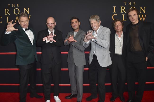 Zac Efron and Lily James on the simple gesture that frames the tragedy of the Von Erich wrestlers | iNFOnews.ca