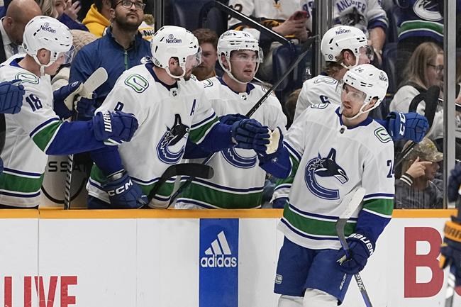 Surging Canucks pounce on Predators 5-2 | iNFOnews.ca