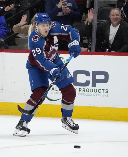 MacKinnon scores 4 goals, Rantanen gets 2, Avalanche rally to beat Senators 6-4 | iNFOnews.ca