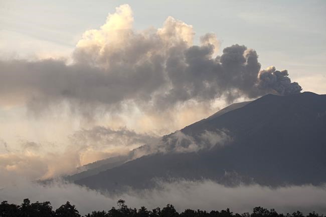 Ash from Indonesia's Marapi volcano forces airport to close and stops flights | iNFOnews.ca