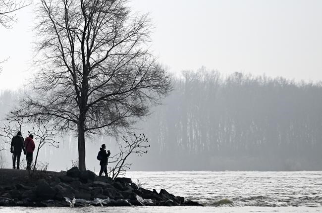 Warmer than usual Christmas Day for much of Canada, low-visibility fog across Ontario | iNFOnews.ca Warmer than usual Christmas Day for much of Canada, low-visibility fog across Ontario | iNFOnews.ca