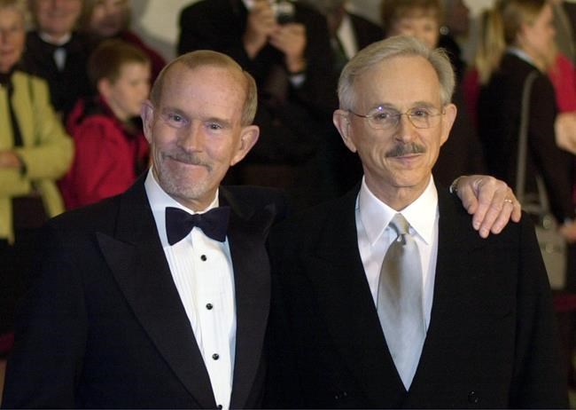 Comedian Tom Smothers, one-half of the Smothers Brothers, dies at 86 | iNFOnews.ca Comedian Tom Smothers, one-half of the Smothers Brothers, dies at 86 | iNFOnews.ca