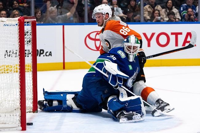 Philadelphia Flyers stifle Vancouver Canucks in 4-1 win | iNFOnews.ca