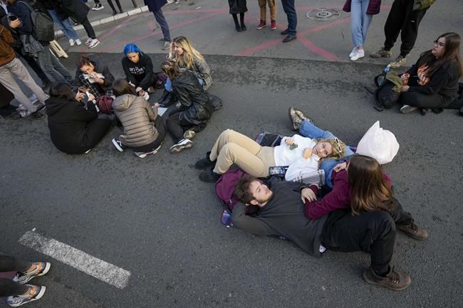 Students launch 24-hour traffic blockade in Serbia's capital ahead of weekend election protest | iNFOnews.ca Students launch 24-hour traffic blockade in Serbia's capital ahead of weekend election protest | iNFOnews.ca