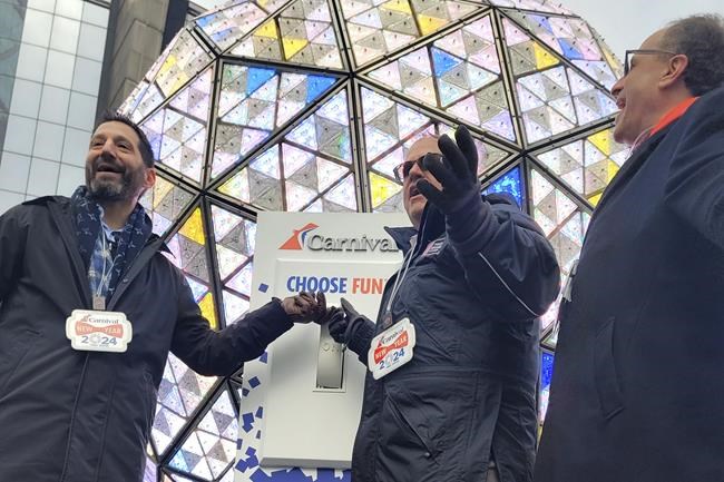 Revelers set to pack into Times Square for annual New Year's Eve ball drop | iNFOnews.ca Revelers set to pack into Times Square for annual New Year's Eve ball drop | iNFOnews.ca
